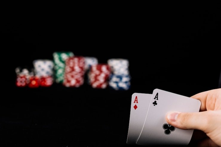 Tampilan roulette live-dealer di platform new77
